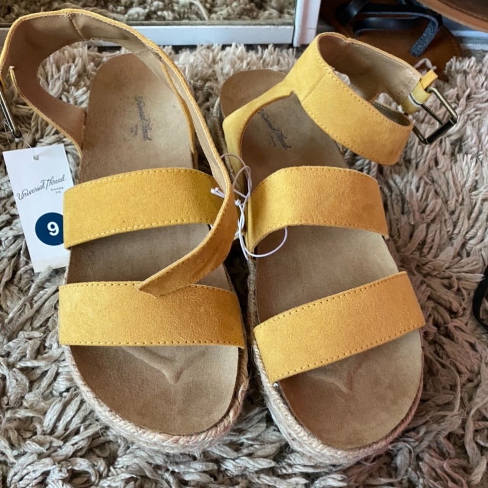 NWT platform sandals